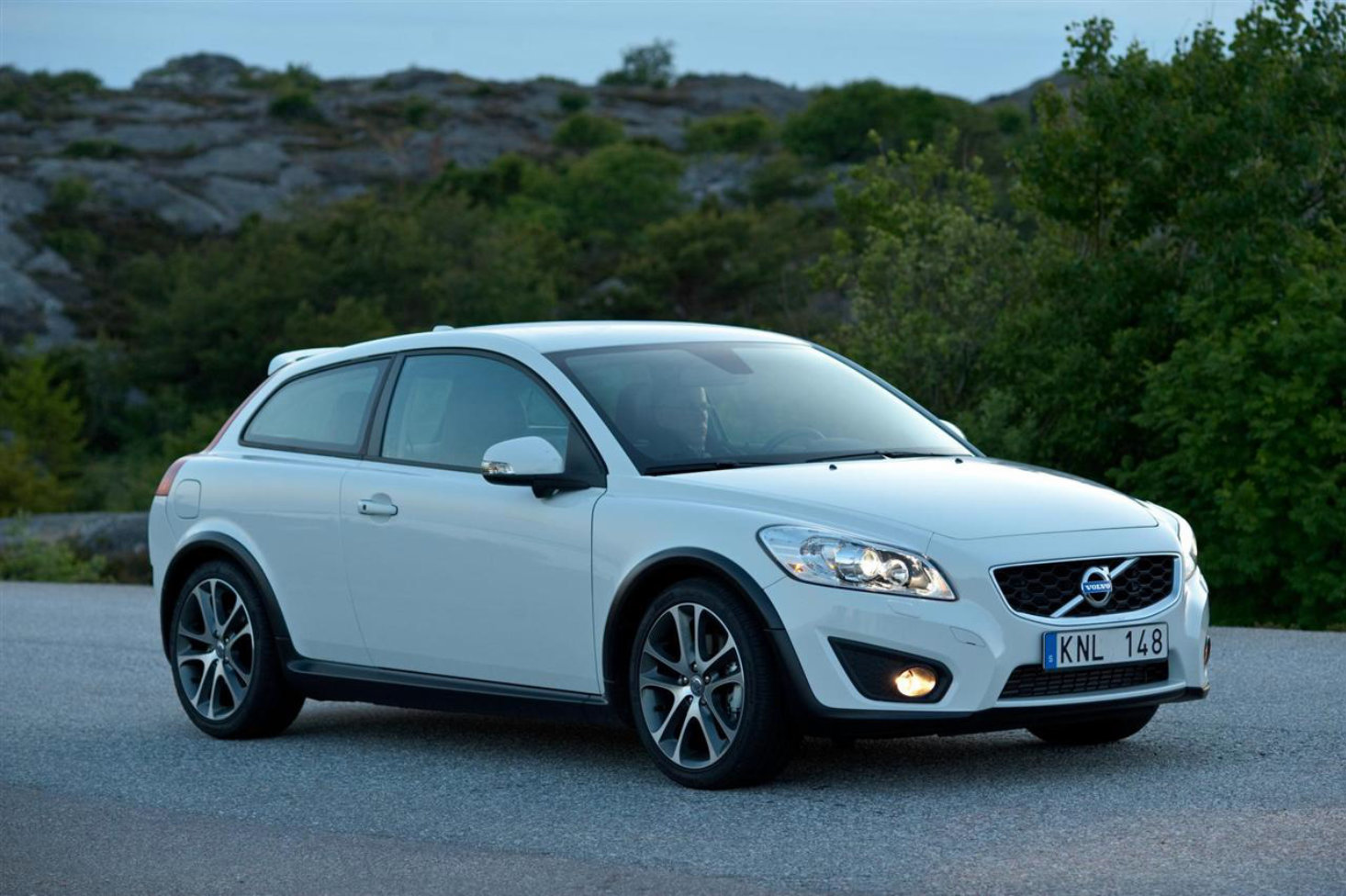 2007-2013 Volvo C30 Service & Repair Manual preview img 1
